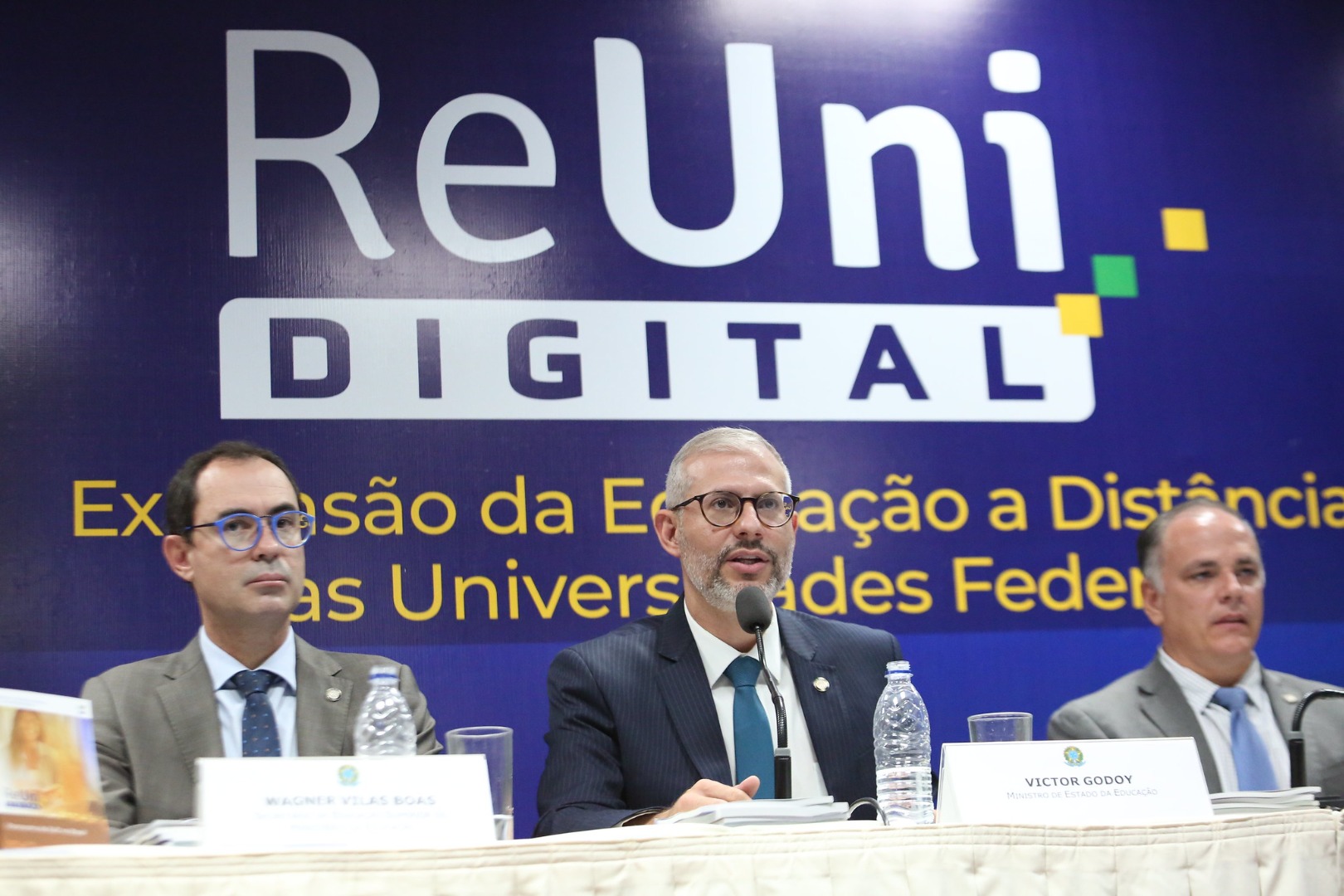 Governo relança Reuni Digital para ampliar EAD e dez universidades já aderiram ao programa